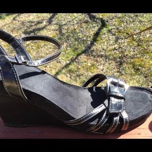 9.5 Aerosol wedge heels